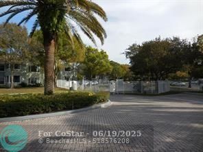 Foto del edificio - 1020 Crystal Way