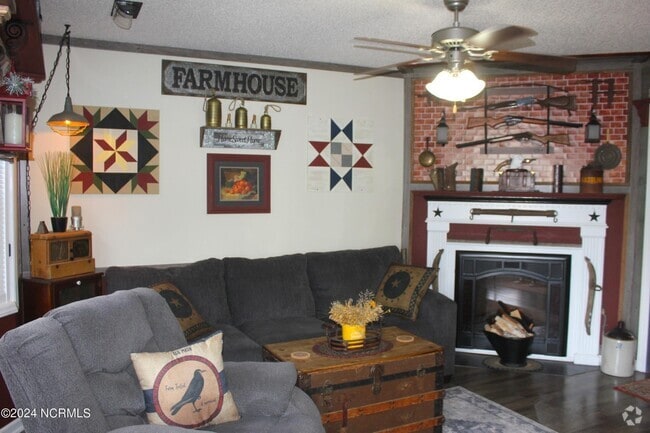 Building Photo - 1216 Cross Creek Cir