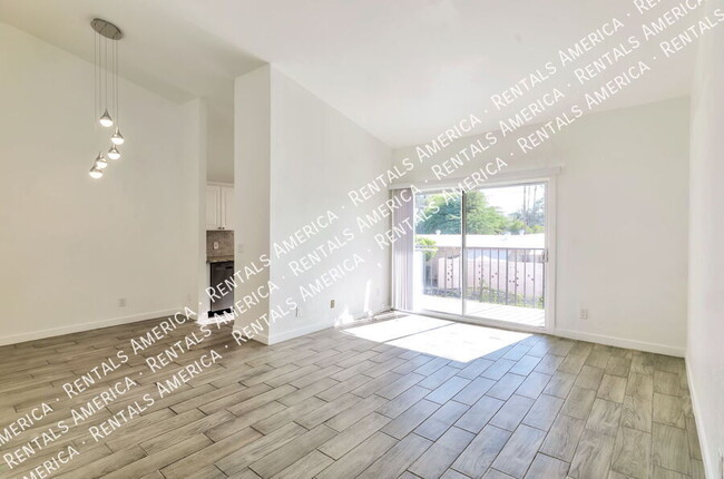 Building Photo - 828 S Langley Ave