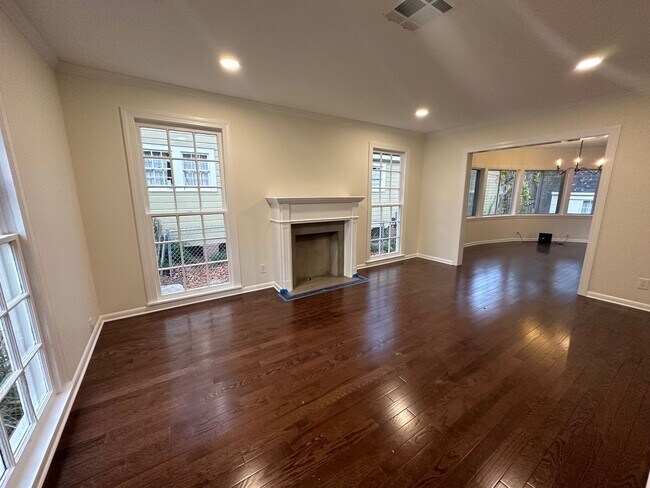Foto del edificio - Beautifully Remodeled Highland Home