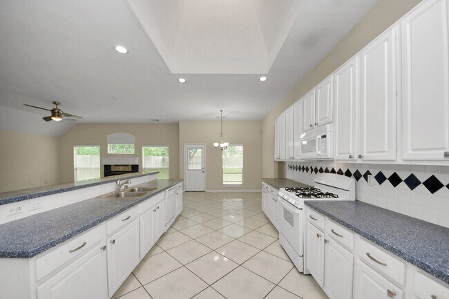 Foto del edificio - 10214 White Oak Trail Ln