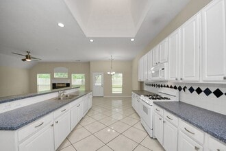 Building Photo - 10214 White Oak Trail Ln