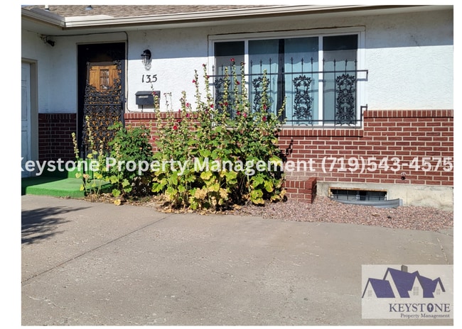 Building Photo - Pet Friendly! Sunset Park Rancher 3 Bedroo...