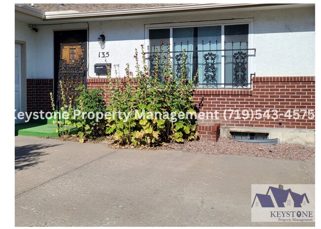 Building Photo - Sunset Park Rancher 3 Bedrooms/3 Bathrooms...