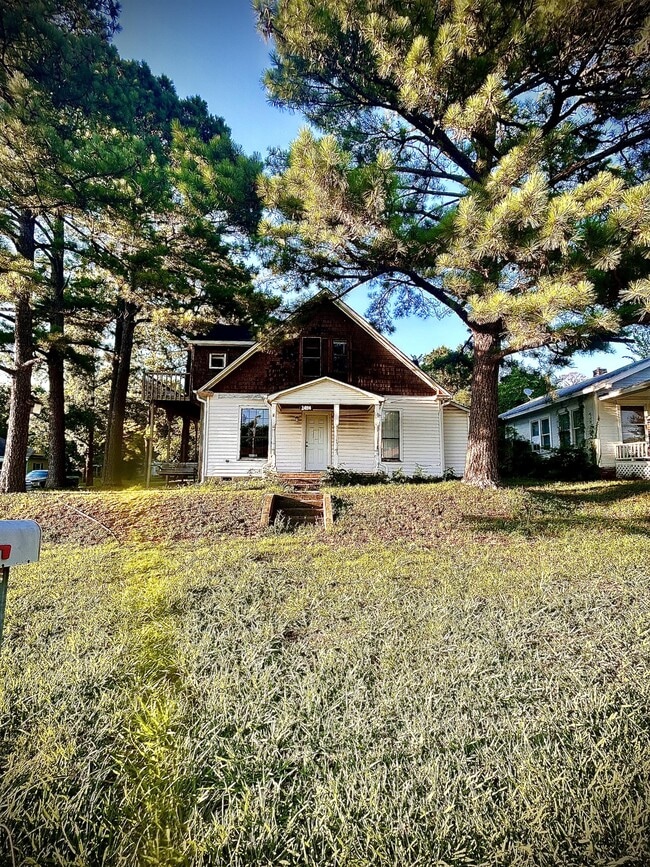 Building Photo - 1404 Callahan St