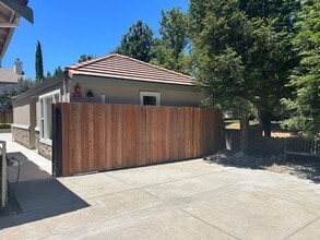 Building Photo - 2971 Begonia Ct