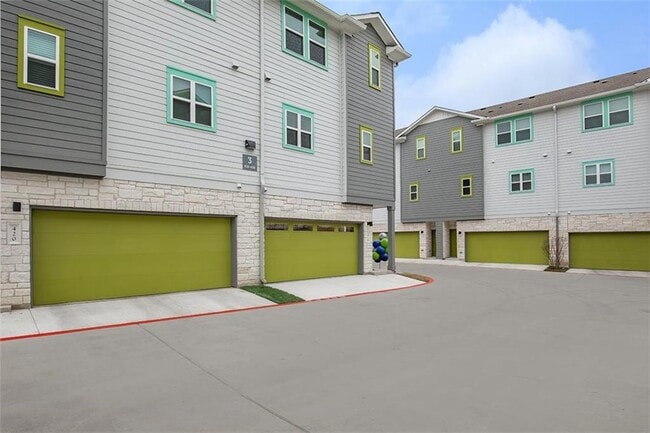 Building Photo - 441 Leo Ln