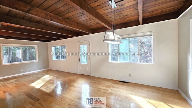 Foto del edificio - Private Wooded Retreat on 2 Acres – 4BR 2Bath Home with Space for Animals, Fruit Trees & Seasonal...