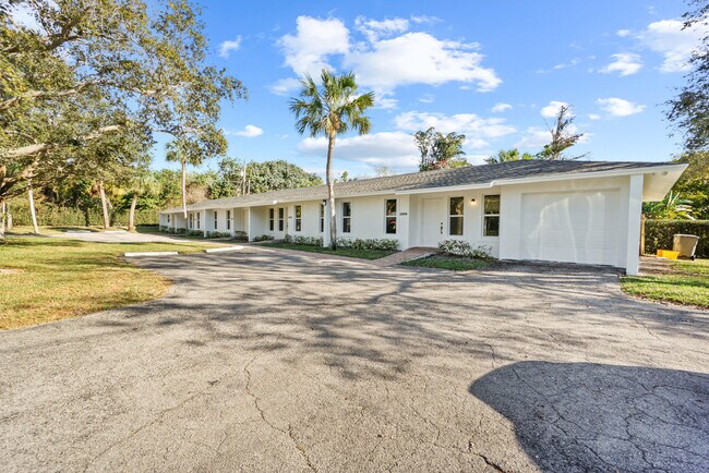 Foto del edificio - 12054 Ellison Wilson Rd