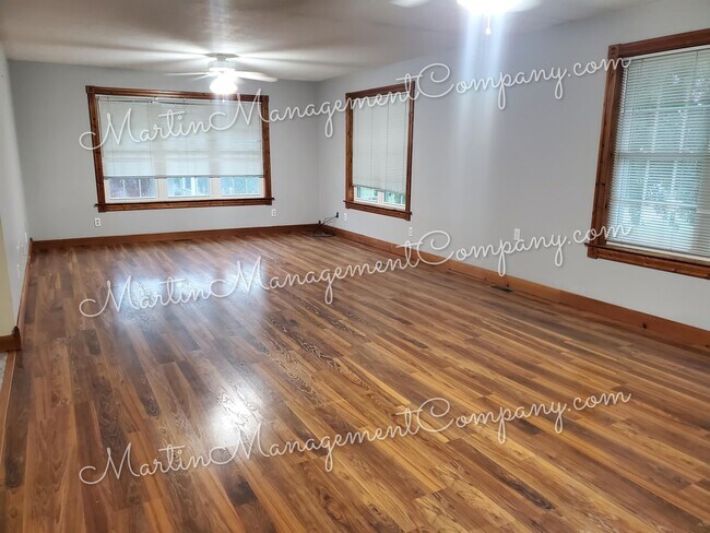 Foto del edificio - 115 Hazlett Rd