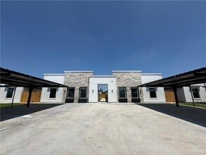 Building Photo - 2101 Selena St