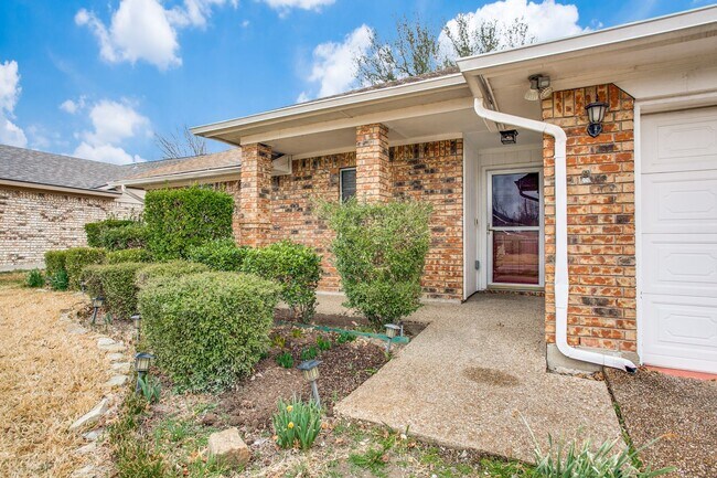 Building Photo - Ideal Single Story Home