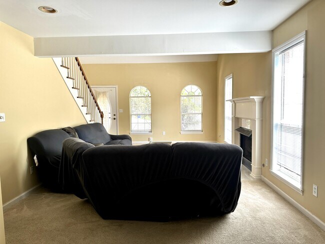 Foto del edificio - 109 Twin Oaks Ct