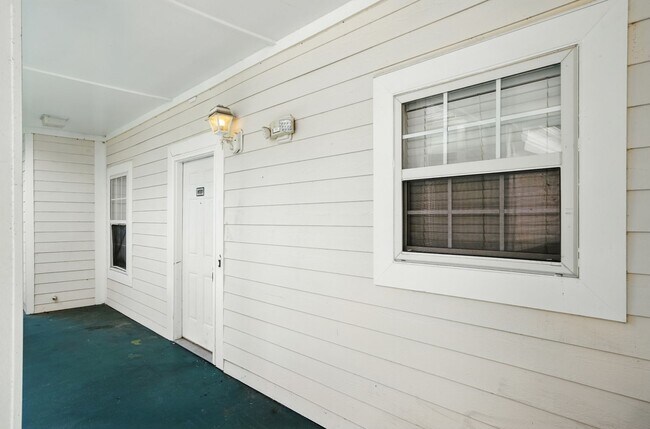Foto del edificio - Move-in Ready: 2 Bedroom Condo!