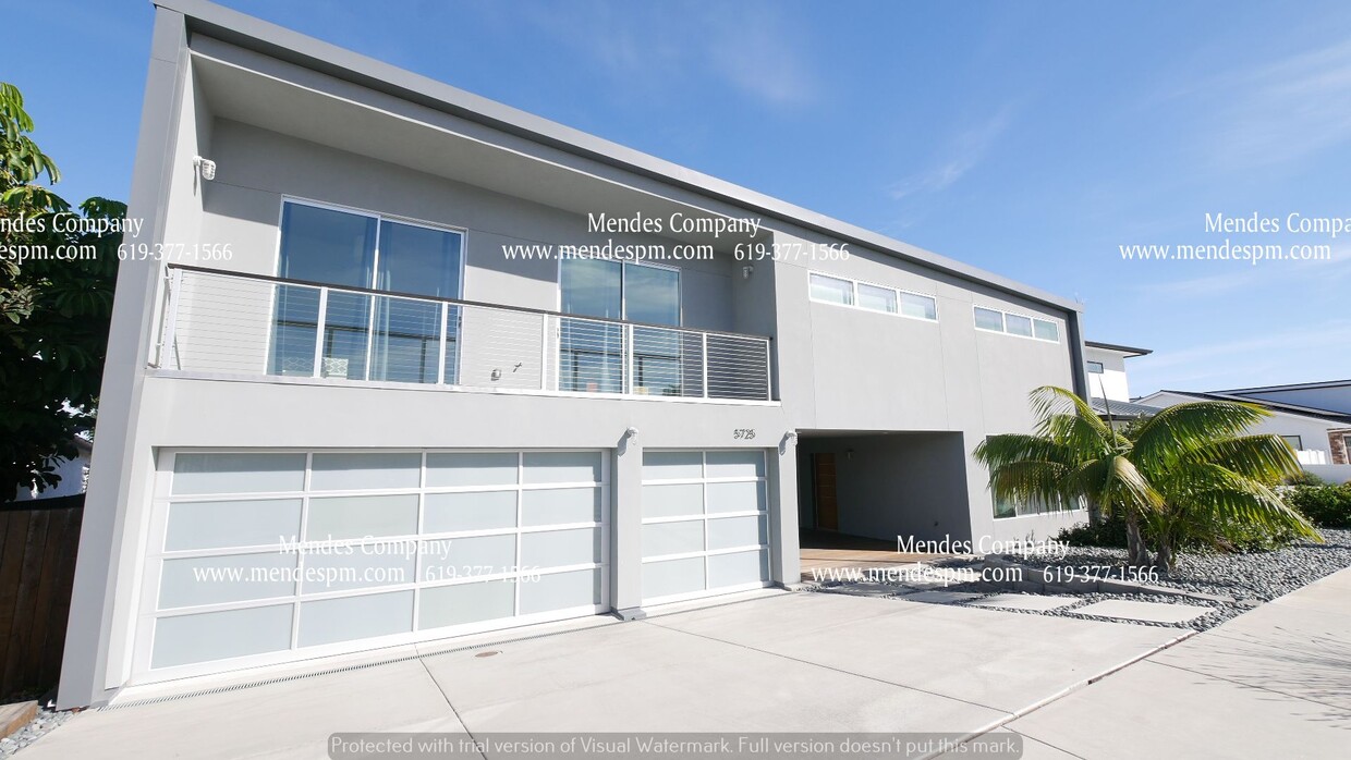 Primary Photo - Modern Luxury 3 bd / 2.5 bth House in La J...