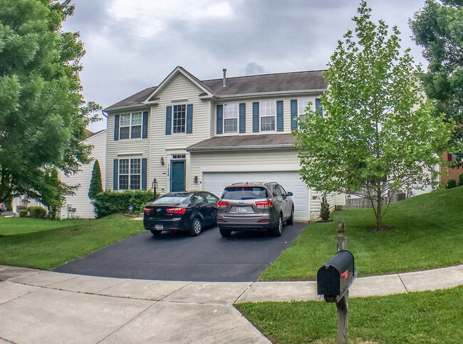 Foto del edificio - Large 4BR plus office, 3.5 BA,  2-car garage