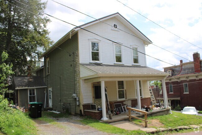 Building Photo - 132 N White St