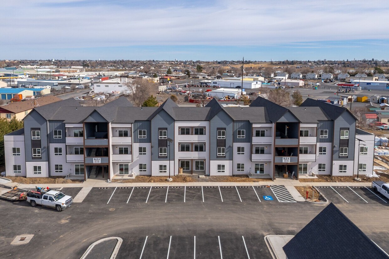 Foto principal - Now Leasing Building A & C Modern Heights Apartments