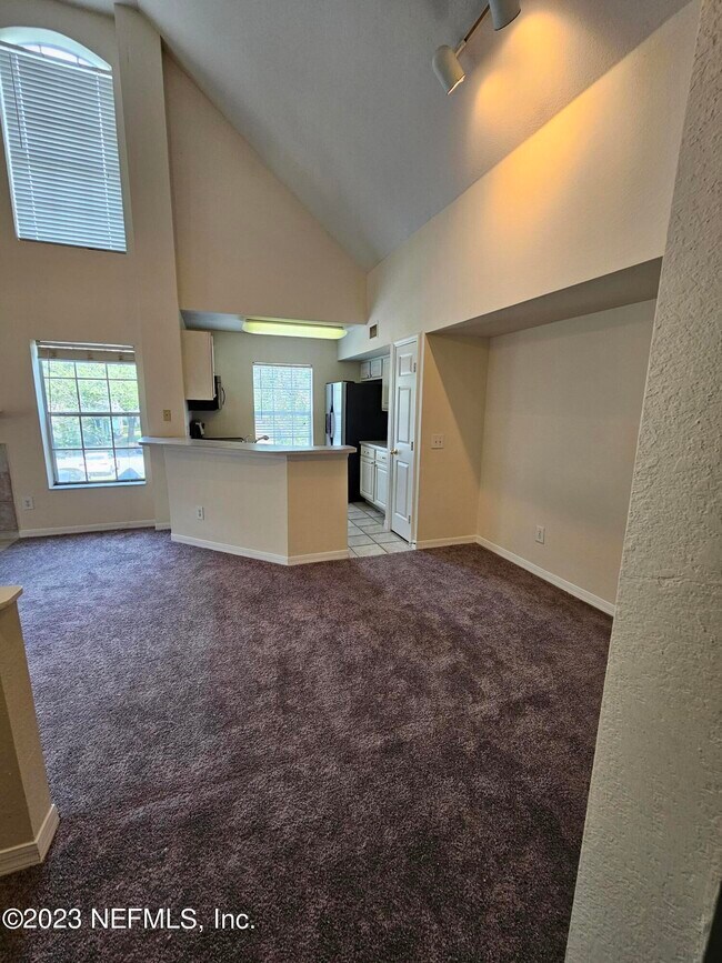 Building Photo - 13703 Richmond Park Dr N