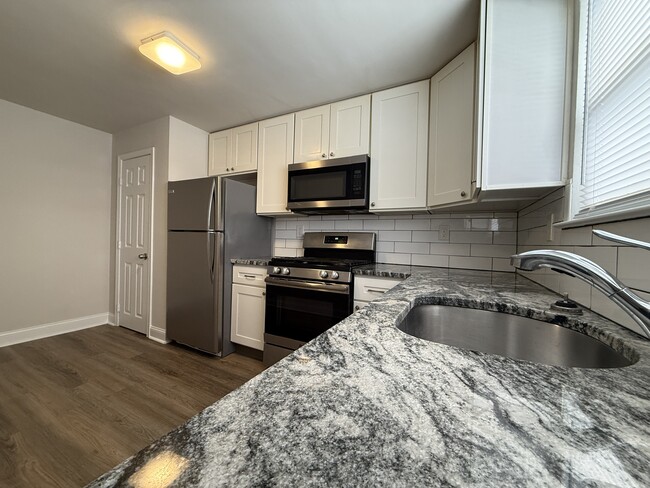 Upgraded Updated Kitchen - 550 N Line St