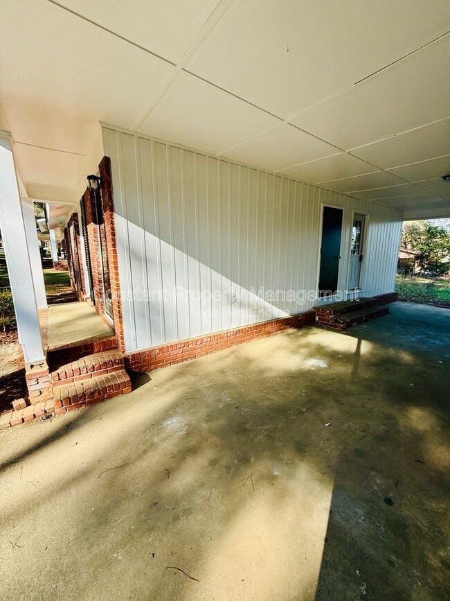 Building Photo - 225 Woodland Trail