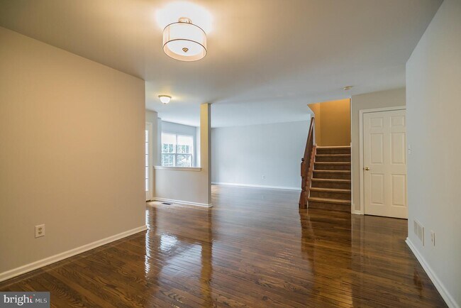 Building Photo - 120 Medinah Dr