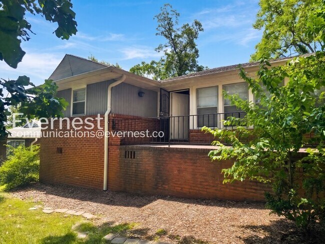 Building Photo - Home with Fenced Yard and Carport / 3 Bed, 2 Bath / Section 8 Acepted / Pet-friendly / Coming Soon!
