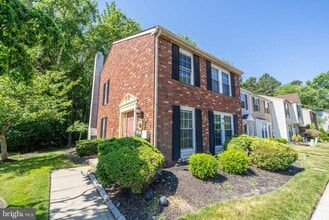 Building Photo - 10 Forestview Ct