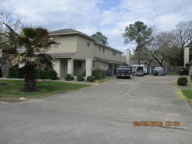 Building Photo - 10838 Sugar Hill Dr