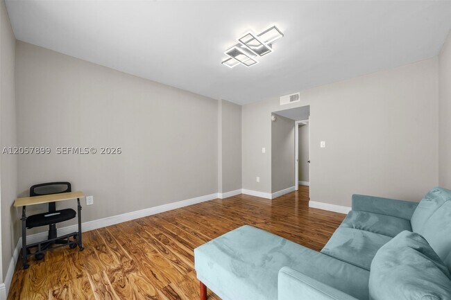 Foto del edificio - 1690 NE 191st St