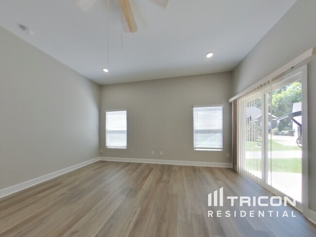 Building Photo - 3633 Apies St