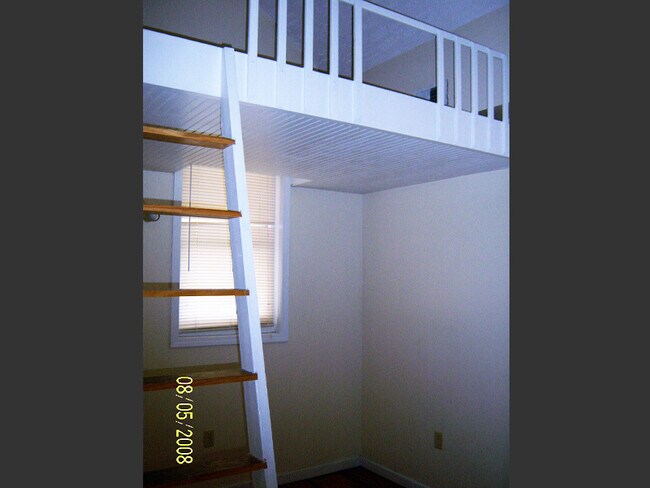 Building Photo - 131 Prall St