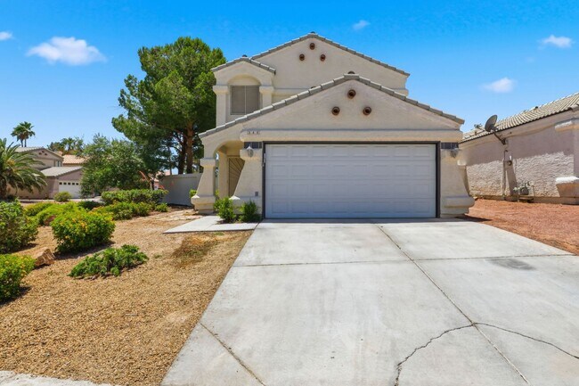 Foto del edificio - Green Valley Beauty with Solar, New A/C & Spacious Corner Lot