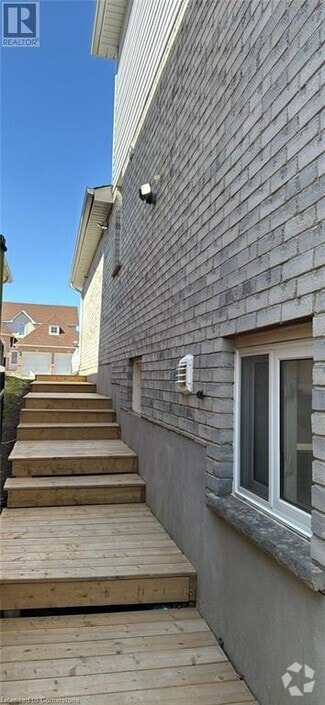 Building Photo - 32 Foxmeadow Rd