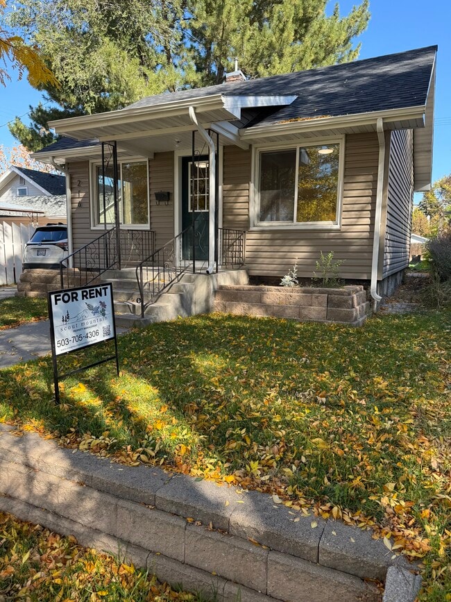 Building Photo - 216 S 11th Ave