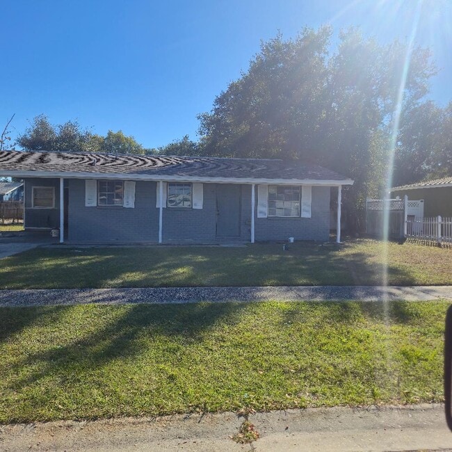 Building Photo - 7029 Glenview Dr
