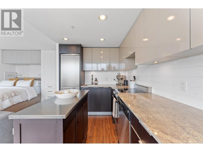 Photo du bâtiment - 445-1445 W 2nd Ave