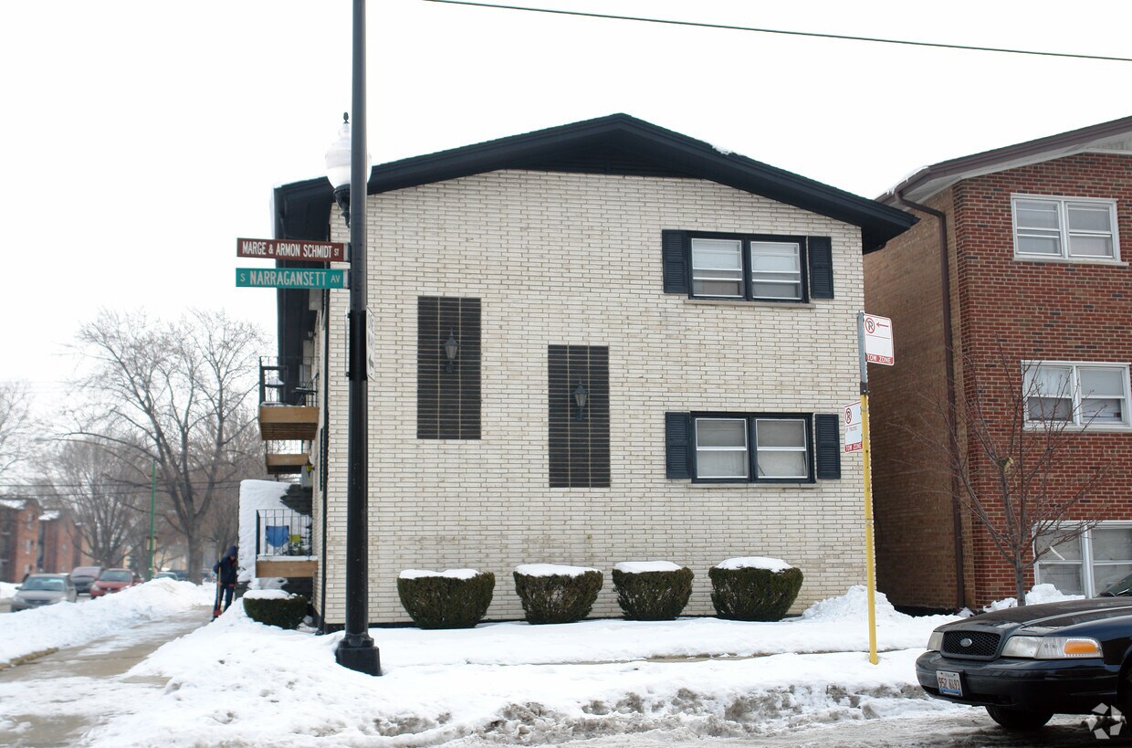 Building Photo - 6435 S Narragansett Ave