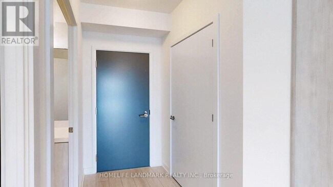 Photo du bâtiment - 5858 Yonge St