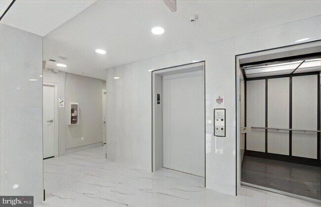 Foto del edificio - Cozy 3 Bedroom 2 Bathroom Condo- Conveniently Located in the heart of Washington, DC