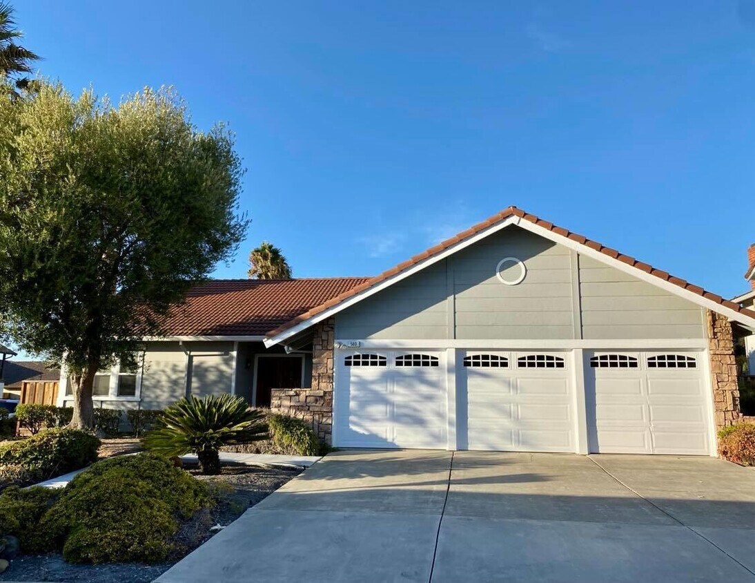 Foto principal - 503 Glasgow Ct