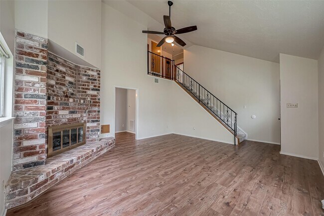 Foto del edificio - 227 Glencairn Ct