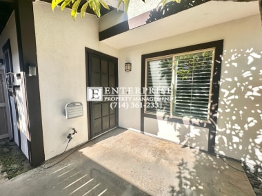 Building Photo - Luxury Living Made Easy: Your Tustin 2-Bedroom Condo Awaits with a Pool and Tennis Courts