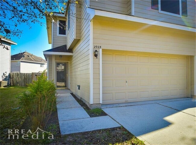 Foto del edificio - 2923 Loganberry Park Ln