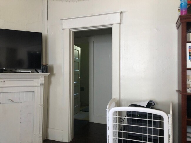 Foto del edificio - 5 BR / 2 BA House Near Bryan Park - Availa...