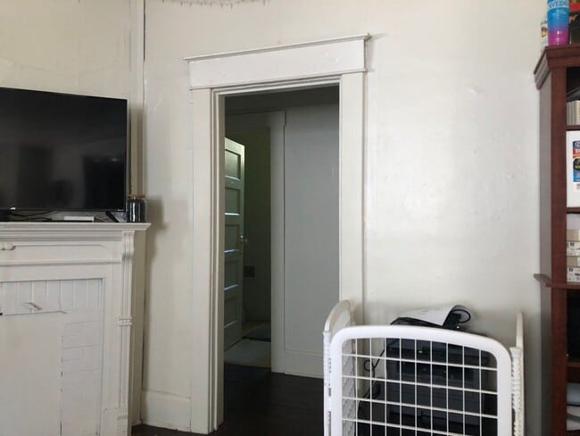 Building Photo - 5 BR / 2 BA House Near Bryan Park - Available August 2026!