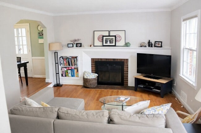 Building Photo - 3BR 2BA - Silver Spring Colonial - Walk to Metro