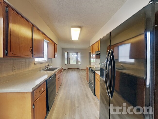 Building Photo - 10660 Squires Ct