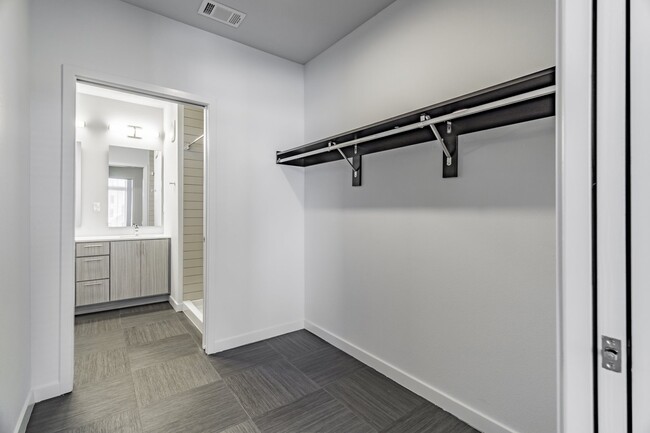 Foto del edificio - 5100 W Park Ave