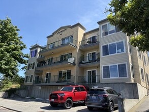 Building Photo - 230 B St